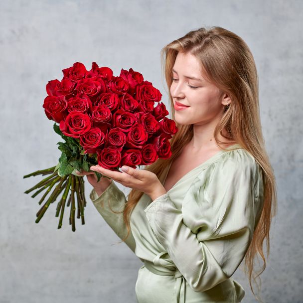 Букет из 25 красных роз