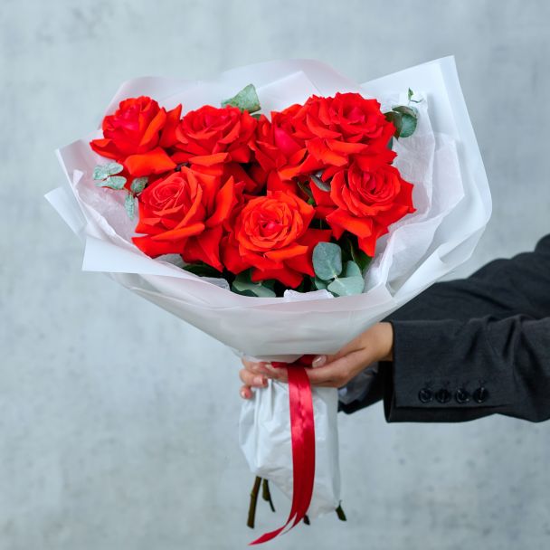 Букет из 7 красных французских роз