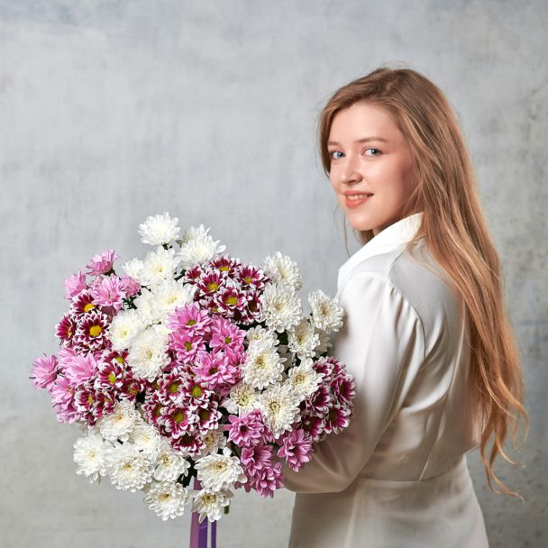 Букет из 15 кустовых хризантем